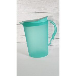 TUPPERWARE 2LJ UICE PITCHER SLIM LINE IMPRESSIONS GREEN 8314 PUSH LID ROCKER TOP